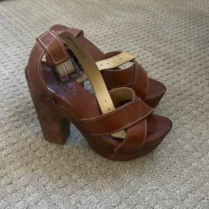 Bed Stu Brown wooden platform heel Size 6.5